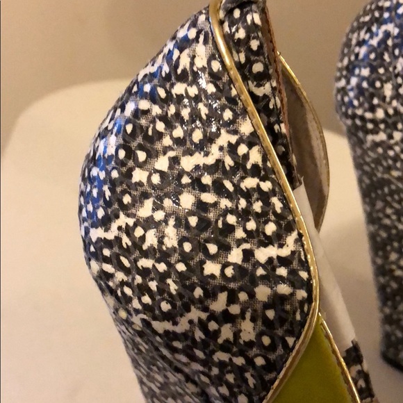 Never worn green/black/white unique wedges - Picture 5 of 5